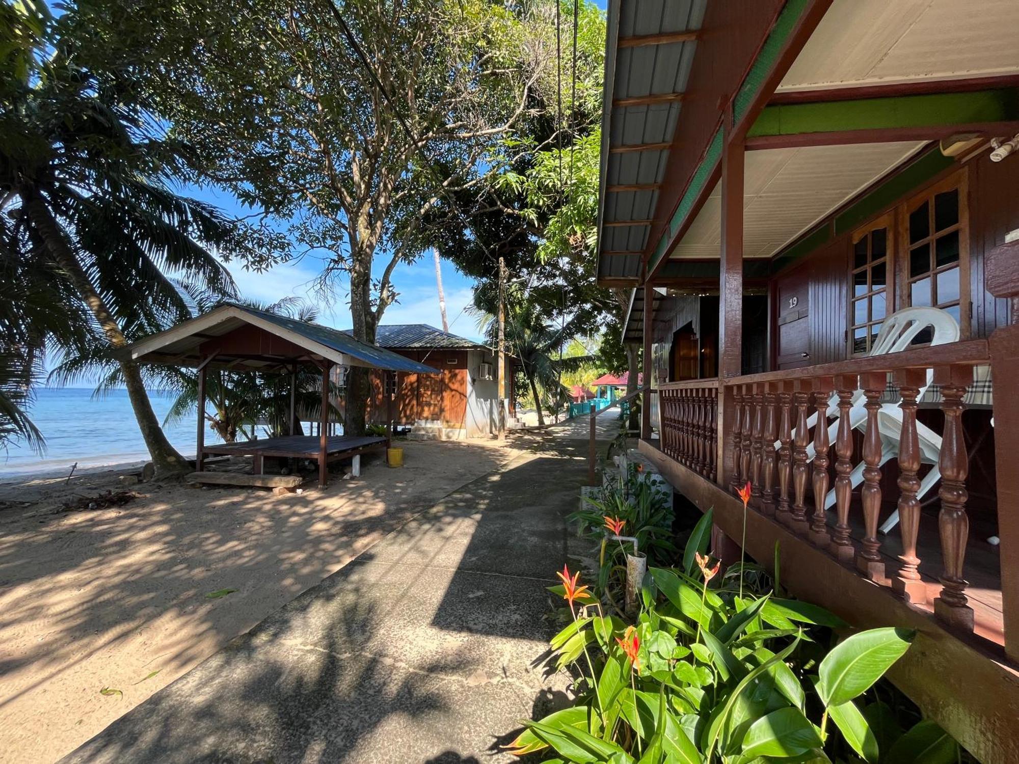Sri Sentosa Chalet Kampong Mukut Exterior foto